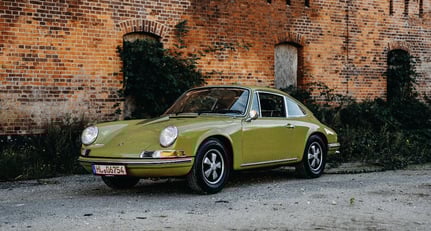 1969 Porsche 911 - 911T. Matching numbers. Restored to mint condition. Rare, original colour 'Olive'